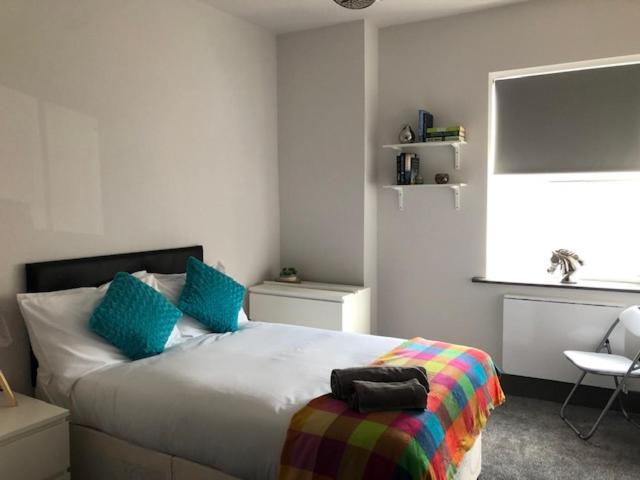 Townhouse Plus @ London Road Stoke Pokoj fotografie