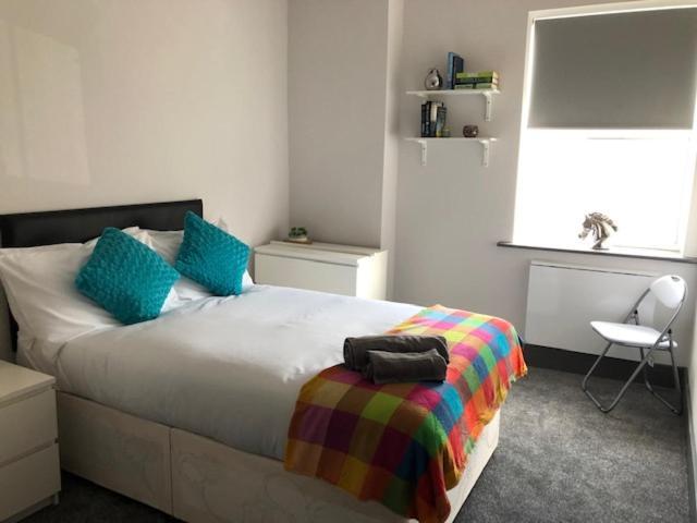 Townhouse Plus @ London Road Stoke Pokoj fotografie